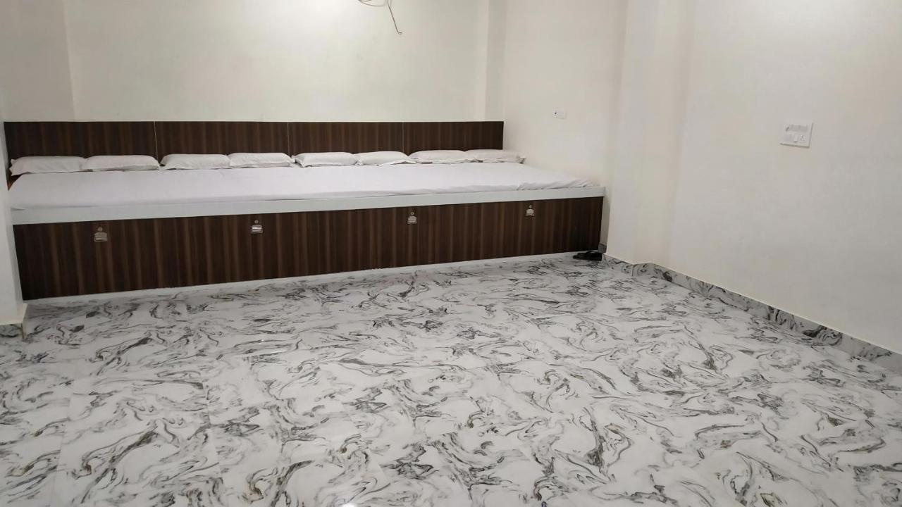 Rajlakshmi Guest House Matura Exterior foto