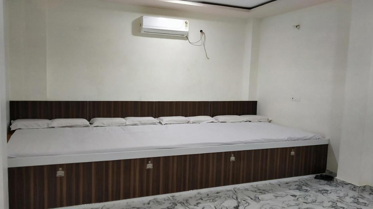Rajlakshmi Guest House Matura Exterior foto